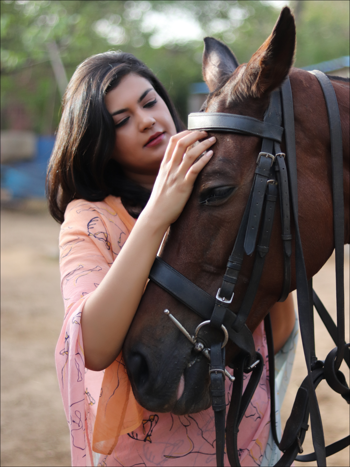 Saree: Flowy Horse